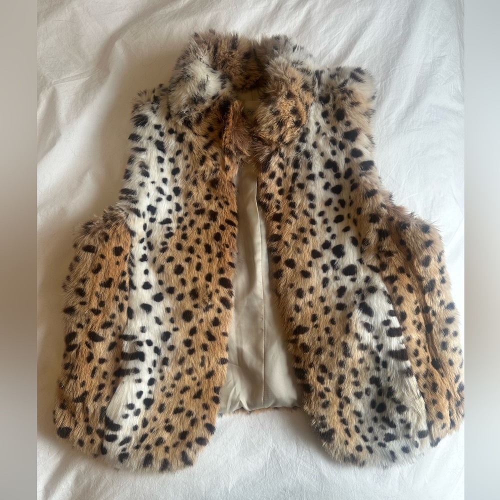 Faux fur vest cheetah print (Loft)